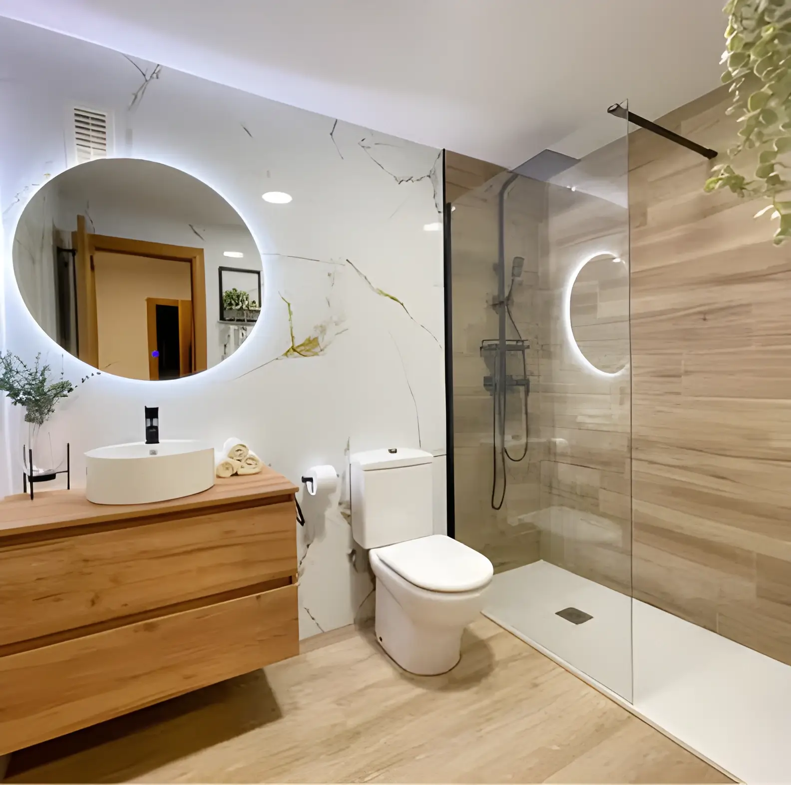Baño reformado en Jaen con mampara y grifería nueva